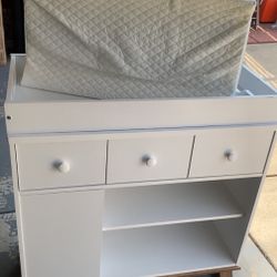 Baby Changing Table With Waterproof Mattress 