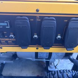 DeWalt generater yellow