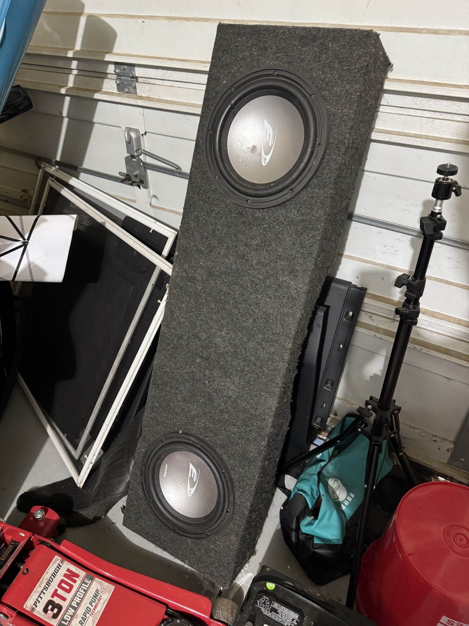 2 10” subwoofers