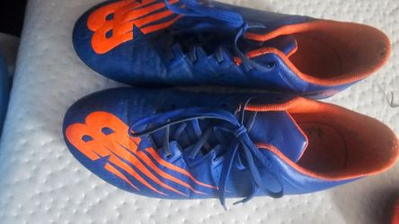 Soccer shoes