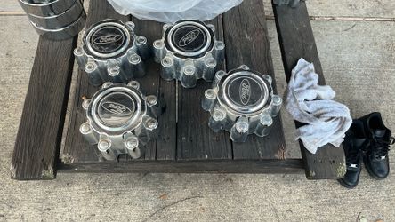 ford hubcaps