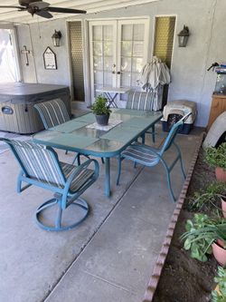 Nice Patio Table With Chairs $100.00