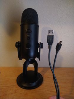 Blue Yeti Microphone ( USB )