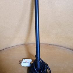 TP-LINK Antenna includes WLAN USB adapter.  Add an external antenna to your router setup — An external antenna enhances your router's ability to conne