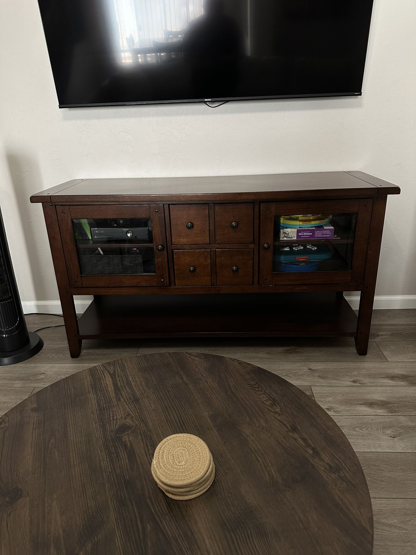 Tv stand 