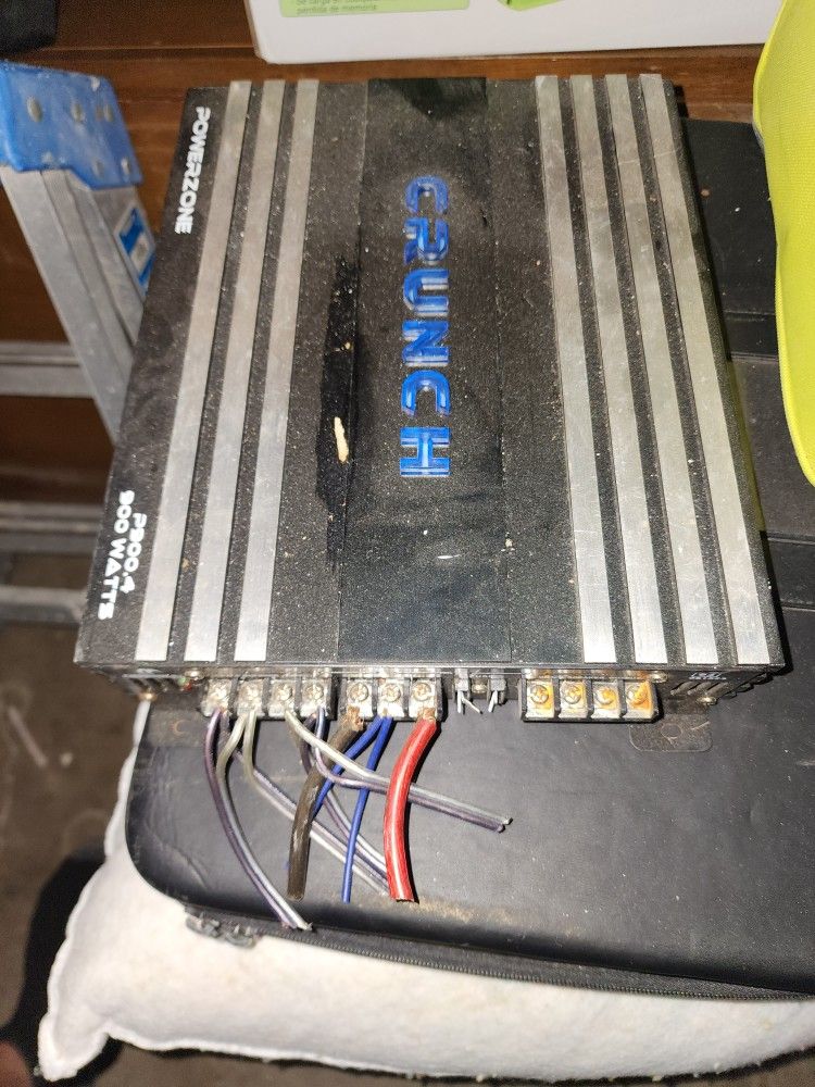 Crunch 900watts AMP