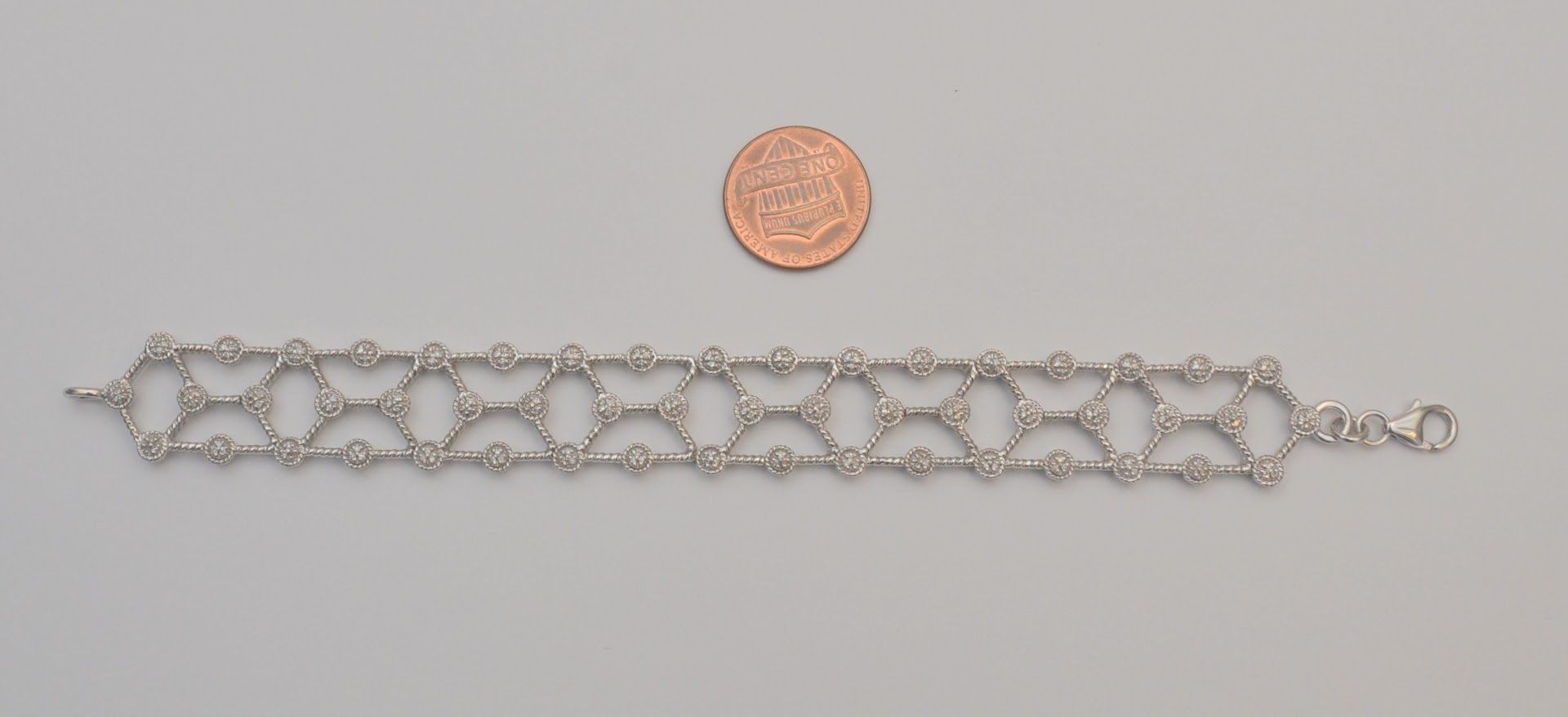 White gold diamond bracelet 14k Wide mesh 0.78 Tcw round stones 7 inches