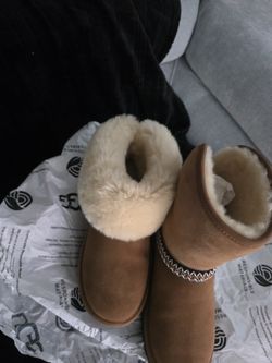 New Uggs Size 8