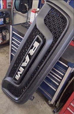 Dodge Ram 2500 grille $300obo