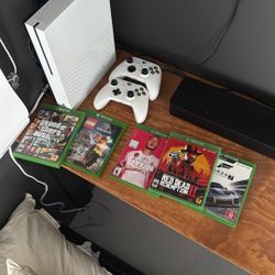 Xbox One With 2 Controllers And Games 