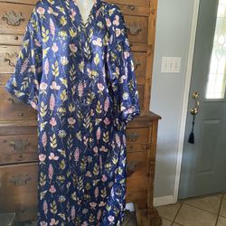 Woman’s Long Open Robe Satiny OS NEW 