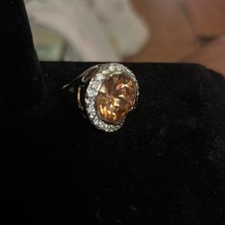 RING WITH YELLOW STONE