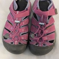 KEEN Newport H2 waterproof hiking sandals in a pink and lavender colorway sz 4