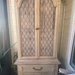 Hermoso gabinete / vitrina de madera estilo vintage