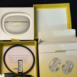 Kendra Scott Bose Earbuds (Mother of Pearl)