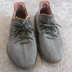 Yeezys Authentic
