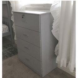Dresser Chest Tall With Lock 