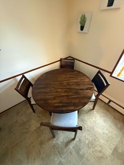 Dining room table set plus 4 chairs