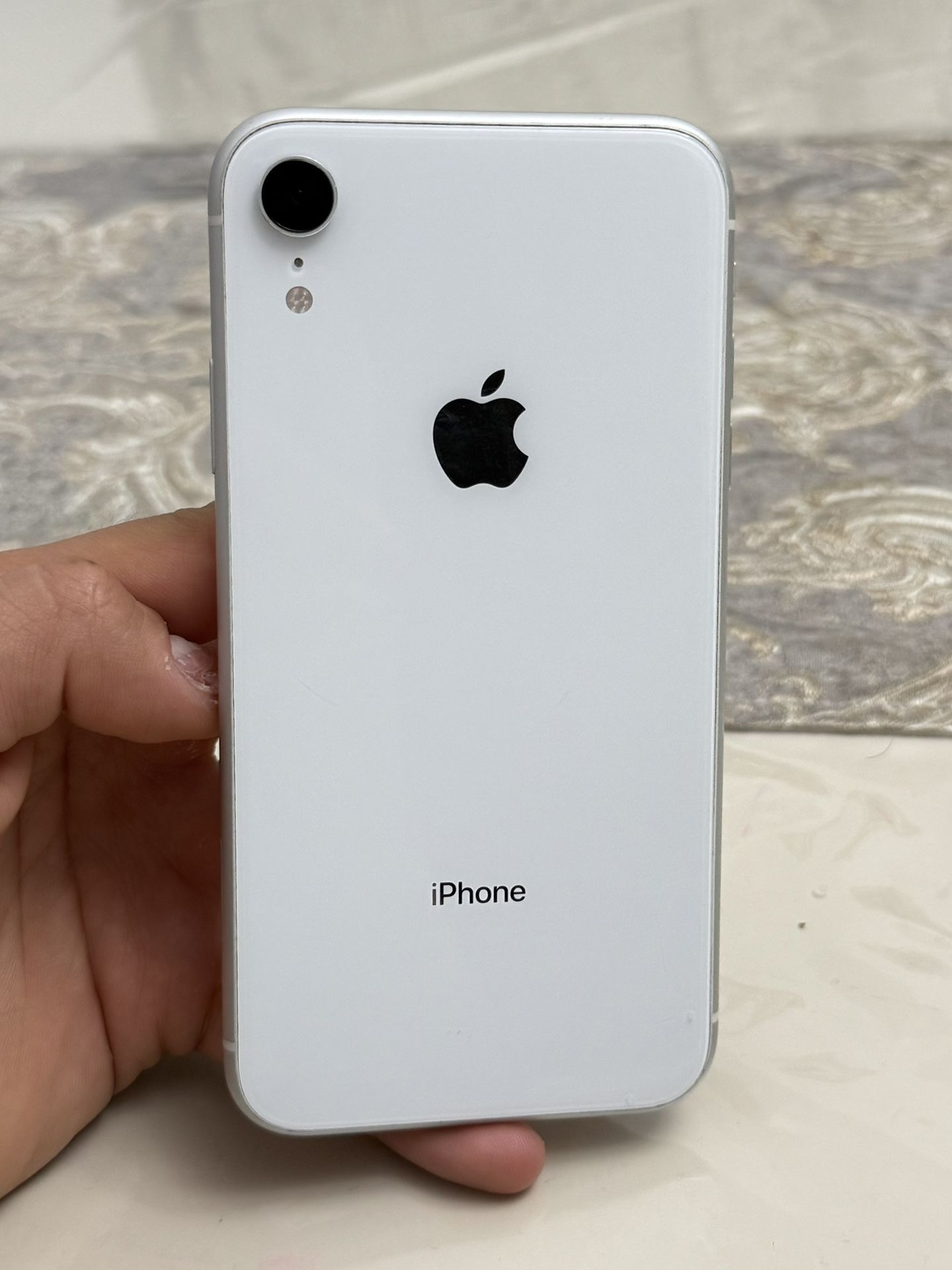 Apple iPhone XR (iCloud Locked)