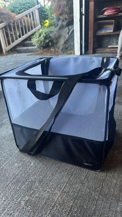 AmazonBasics Mesh In car dog carrier