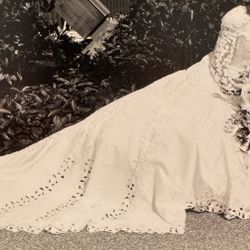 Beautiful Wedding Dress -size 6-8