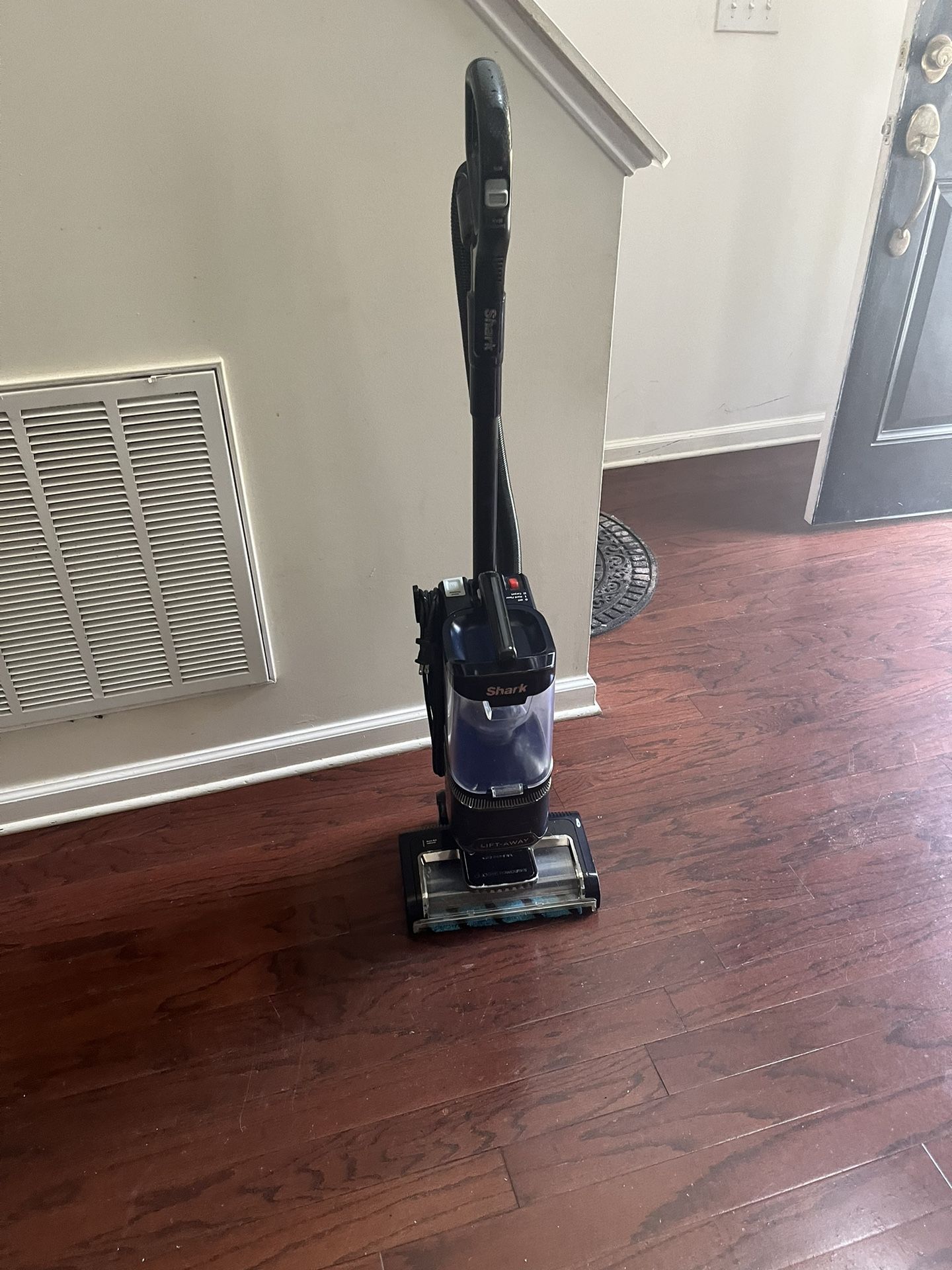 Shark LiftAway PowerFins Vacuum Cleaner 