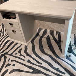 **Modern Home Office Desk – Excellent Condition (Under 1 Year Old)**