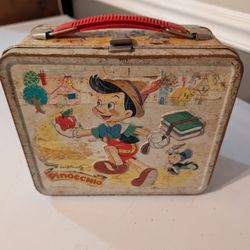 vintage 1971 Disney Pinocchio metal lunch box by Aladdin