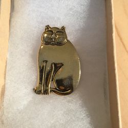 Golden Cat Pin/Brooch 