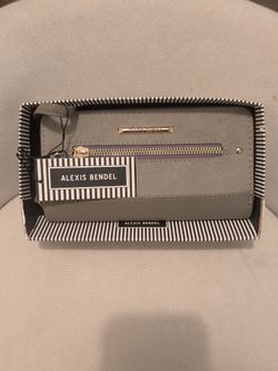 Alexis Bendel Gray wallet