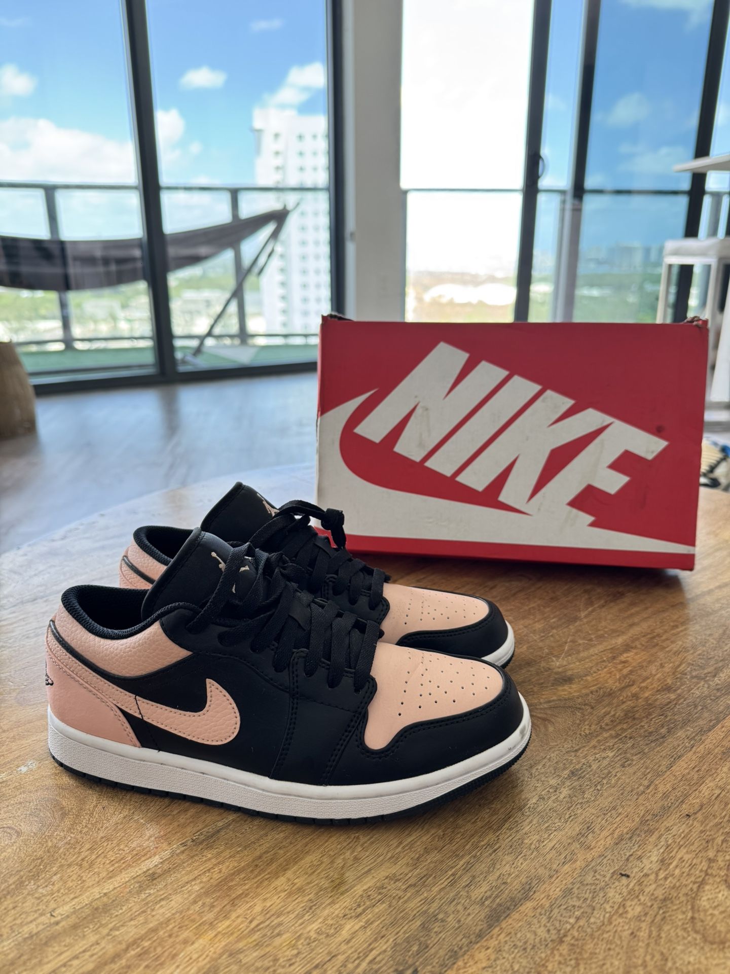 Jordan 1 Low crimson Tint Size 7.5 VNDS