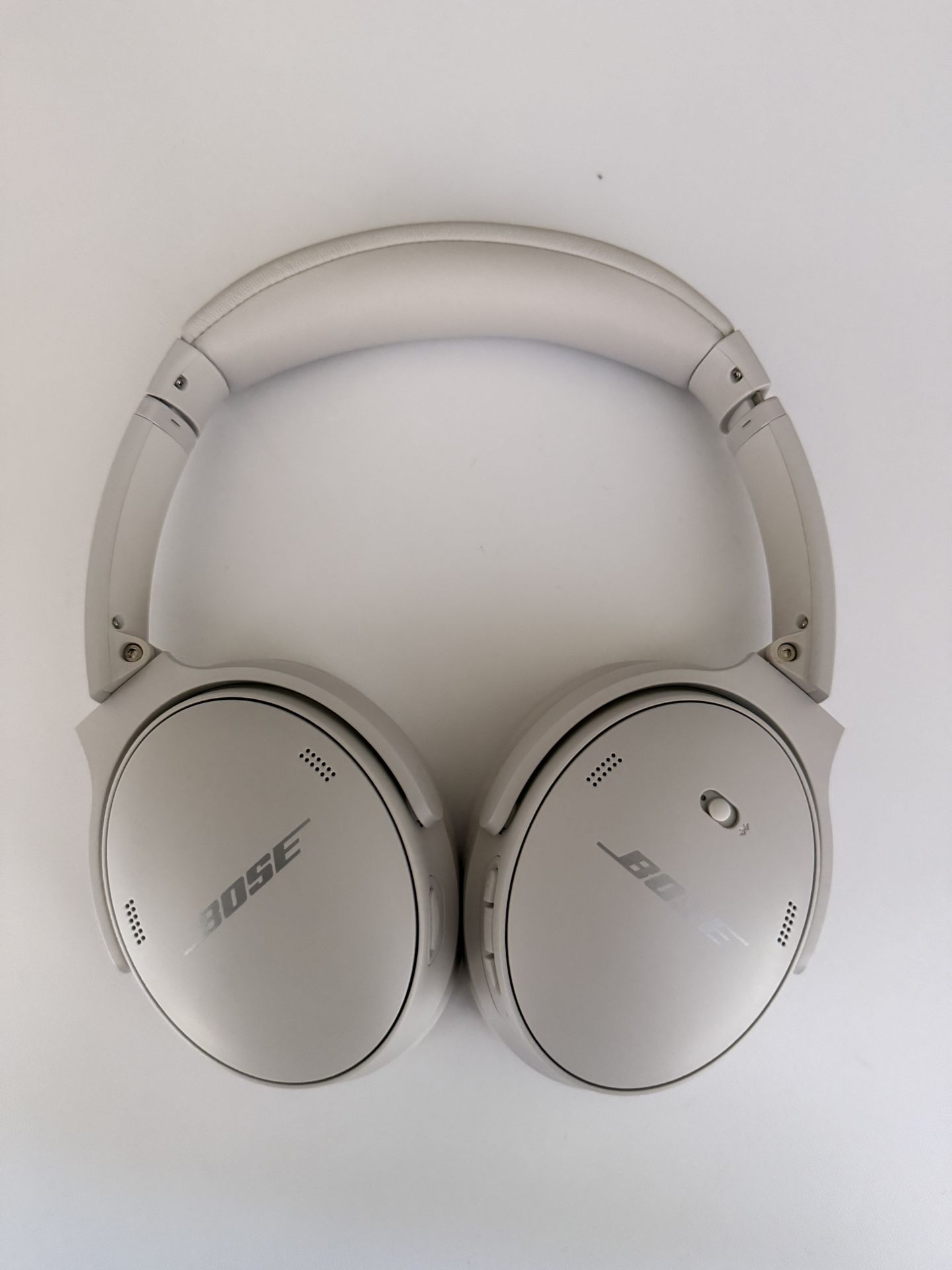BOSE QuietComfort Wireless Noise Cancelling Over-the-Ear Bluetooth Headphones - White Smoke
