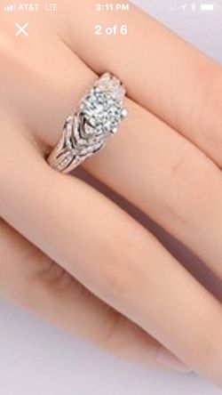 SIMPLY BEAUTIFUL LADIES STERLING SILVER RING STAMPED 925 WHITE TOPAZ RING SIZE 7