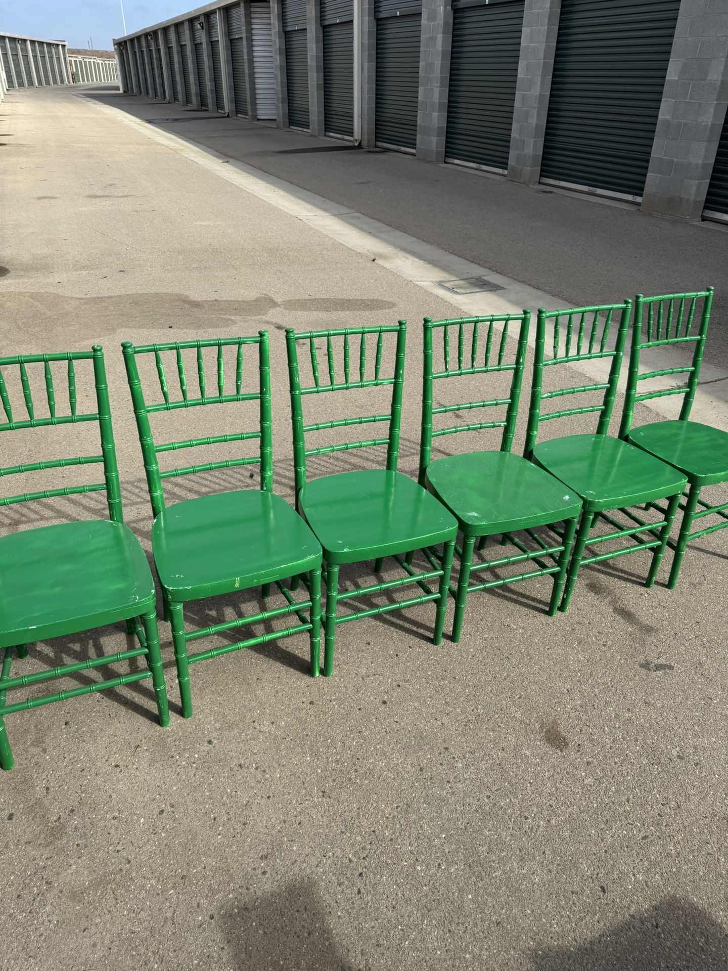 6 Wood Green Chairs Scratch But Good/ 6 Sillas De Madera Verde Buena