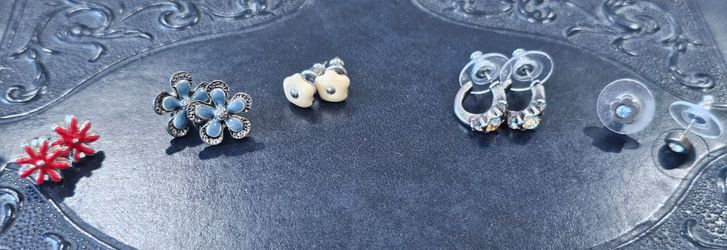 5 pair barely worn earring studs.