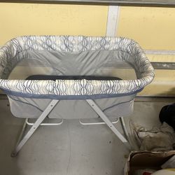 Ingenuity Foldaway Rocking Bassinet - Fletcher - Portable Folding Rocking Bassinet