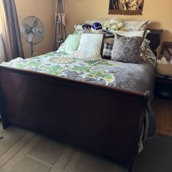 Cherry Queen Bedroom Set In Awesome Condition