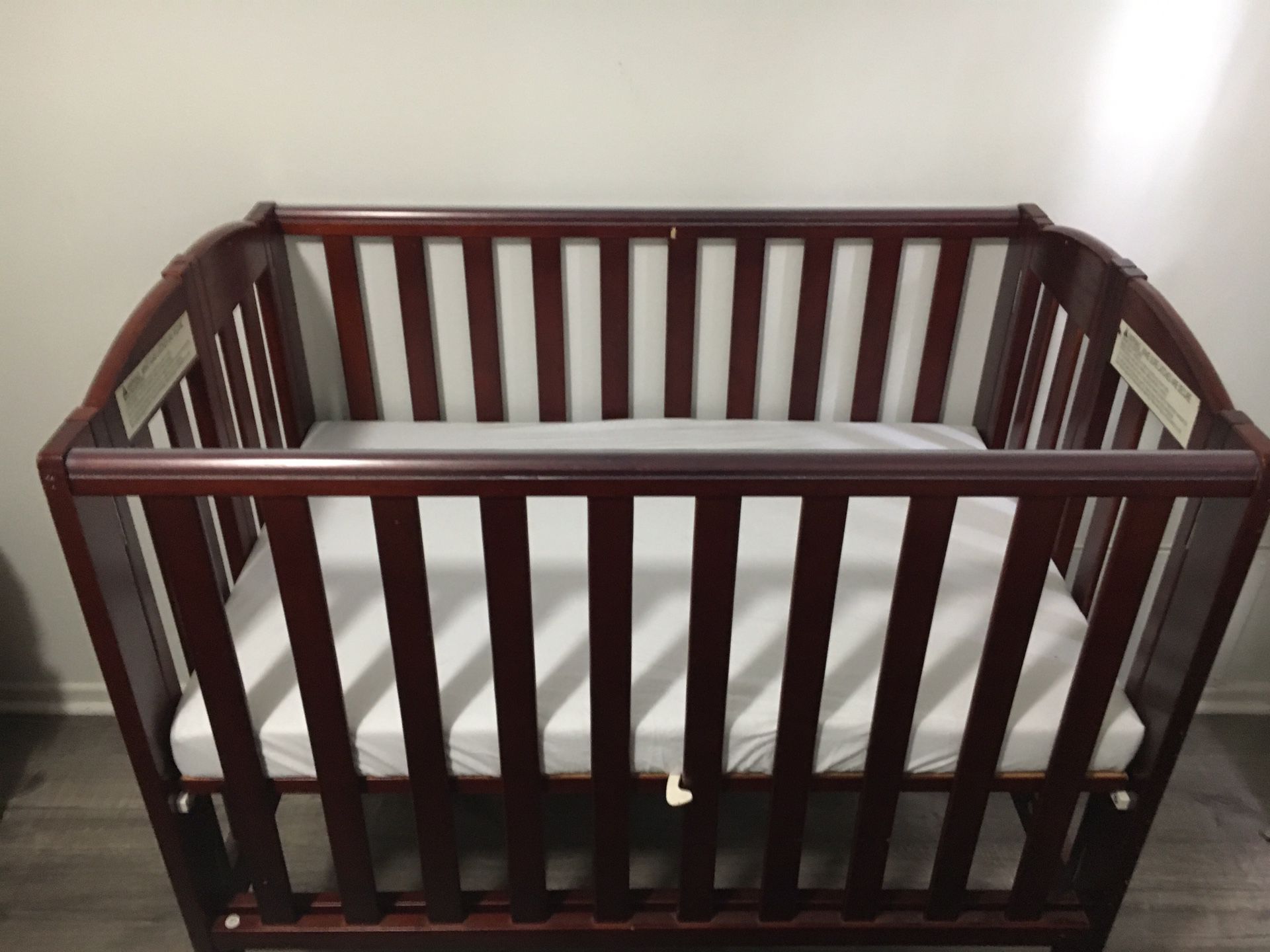 Foldable Mini Crib