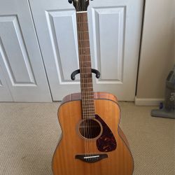 Acoustic Guitar Yamaha