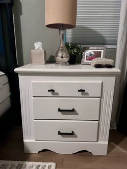 2 white nightstands