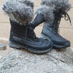 New Eddie Bauer"Snow BOOTS/New,W-8,Never Worn,microfiber/FauxFur Top,Black,Vibram,lace-up BOOT,10  Inch High, Just Don't Fit Me