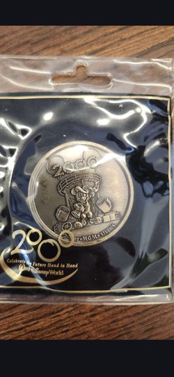 VINTAGE WALT DISNEY WORLD MILLENIUM  CELEBRATION 2000 COLLECTOR MEDALLION
