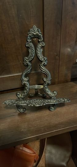 Ornate Tabletop Cast Iron Easel