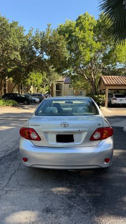 Toyota Corolla Silver Sedan 2009