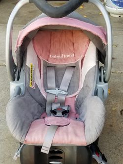 Babytrend Carseat carrier... Works as Carseat or take out as carrier... Good Condition!