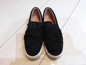 Women’s Black Slip-on Shoes Size 7.5