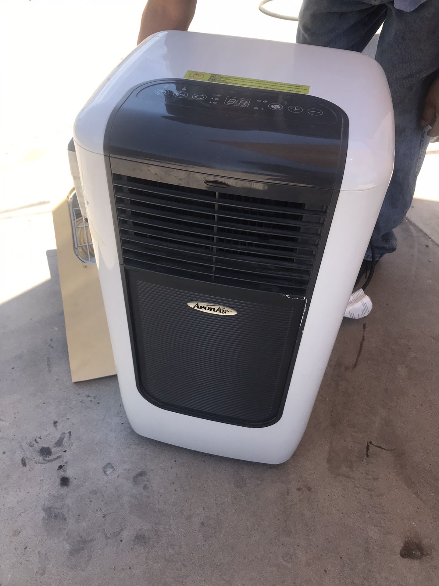 A/c 8,000 btu air conditioner almost new