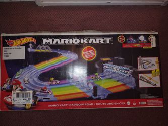 Hot Wheels Mario Kart Rainbow Road Racetrack Playset