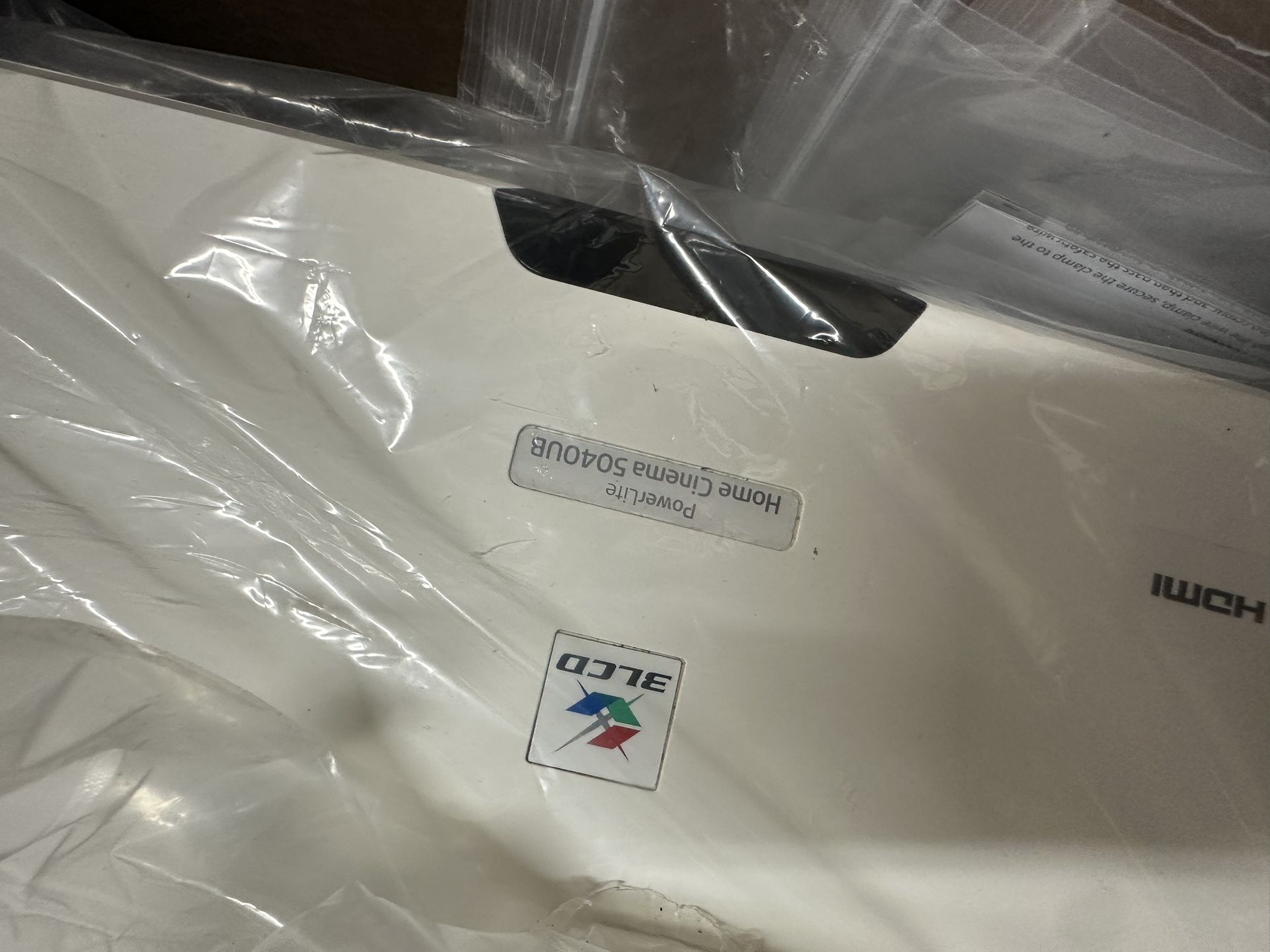 Epson 5040UB Projector And Screen