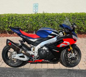 2021 Aprilia RSV4 Factory